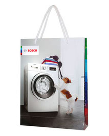 bedruckte Papiertragetaschen mit eingeklebter Papierkordel