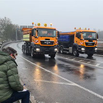Belastungstest einer Brücke unter realer Verkehrslast