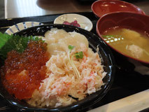 三色丼（紋別市）
