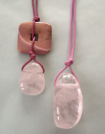 Charm-Ketten - Lederband mit Steinen; Perlenschmuck, Perlenkette, Süßwasserperlen