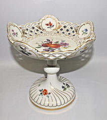 Meissen Porzellan Prunk Tafelaufsatz Obstmalerei goldstaffiert 1. Wahl H. 22,5cm, € 380,00