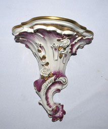 Porzellanmanufaktur Rudolf Kämmer Rokoko-Konsole Purpur goldstaffiert H. 16,0 cm, € 160,00