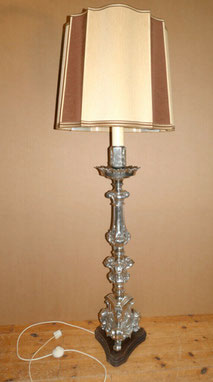 Große, barocke Stehlampe, versilbert, original Schirm, Höhe 166,0 cm, € 950,00