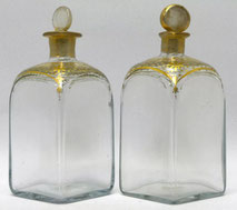 Zwei Biedermeier Flacons Likörkaraffen vergoldet H. 17,0 cm B. 7 cm T .7cm 40 cl, € 420,00