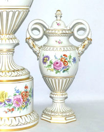 POTSCHAPPEL DRESDEN Schlangenhenkelvase Porzellan Blumen Gold H. 48,0 cm, € 595,00