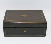 Biedermeier Näh Schatulle, Porzellan Flacons, Vergoldung, Ahle, Stopfnadel, usw., € 1050,00