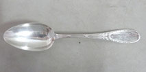Großer Louis XVI Speiselöffel, 800er Silber, Monogram HL,Kreuzbandmuster, 67 g. 