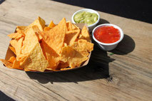 Schale Nachos mit 2 Dips