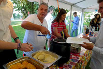 jantar beneficente, auxílio às crianças, campanha de arrecadação de fundos, crianças brasil, doações, peter rieser, suíça, brasil, ajuda, jesus, aprendizagem