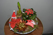 2. Kerstarrangement rood €24,95