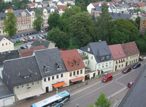 Im Jahr 2010 befinden sich auf der Humbolstraße mehrere Geschäfte, modeGEN33 in unmittelbarer Nachbarschaft zu Haushaltswaren und Lederartikeln.