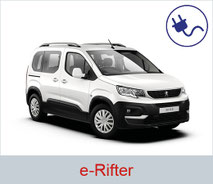 Rollstuhlgerechter Peugeot e-Rifter in der Farbe weiß.