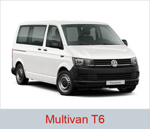 Rollstuhlgerechter Volkswagen Multivan T6 in der Farbe weiß.