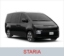 Rollstuhlgerechter Hyundai Staria in schwarz.