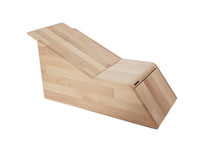 Simhasana Bench oder Heart Bench von yogawood. Die Simhasana Bank ist ein äußerst vielseitiges Hilfsmittel für verschiedenste Asanas, wie Simhasana, AMS, Rückstreckungen, Sitzhaltungen, Drehungen im Sitzen und mehr.  