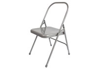 Yogastuhl mit Doppelgelenk in silber, weiß und schwarz von yogawood. Stabiler Yogastuhl mit verstärktem Doppelgelenk für sicheren Stand, zusammenklappbar- modifizierter Metal-Rohrrahmen und Metallsitzfläche.