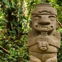 Präkolumbische Statue im Archäologischen Park San Agustin
