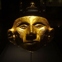 Goldmaske im Golsmuseum Bogota