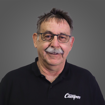 Porträt von Andreas Schmidt Service Caravan-Werkstatt von Beständig Campers