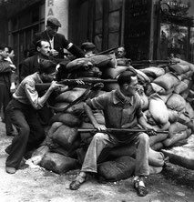 Robert Doisneau, FFI barricade on rue du Petit Pont during the insurrection of August 1944