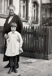 Eva Freundlich and Enkelin Eva Weisner (1934)