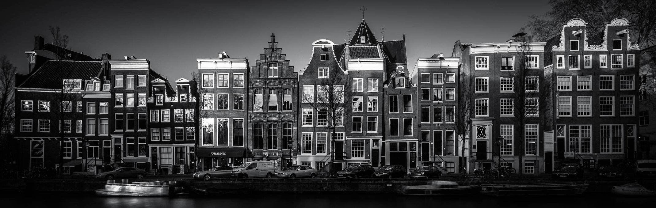 Herengracht in Amsterdam in schwarz-weiß