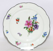 Meissen Porzellan, Teller , Osier, Blumenmalerei, Knaufschwerter, Ø 21,2 cm, € 165,00