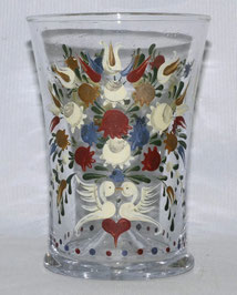 Hochzeitsglas Trinkbecher 2 Tauben mit Herz Blumen Emaillemalerie 1900 H. 12,5, € 85,00