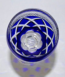 Beyer & Co Weinglas Blauer Überfang Kerb und Steinelschliff H. 19,5 cm Ø 8,5 cm, € 58,00