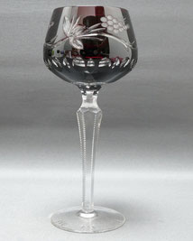 Kristallglas, Römer,Rubinroter Überfang, Schälschliff,gekerbter Schaft, 20,3 cm , € 65,00