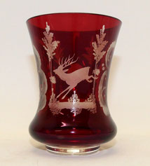 Böhmisches Glas Jagdbecher Barockrocaillen Roter Überfang Hirsch Vogel H.11,2 cm, € 65,00