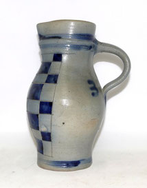 Westerwälder Keramik Kanne blau-grau glasiert Schachbrettmuster H. 25 cm, € 125,00