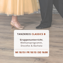 Fröhliches Paar tanzt lächelnd Walzer, Tango, Discofox, Salsa, Bachata, Jive in der Tanzschule Dance Inn Hattingen an der Ruhr unter der persönlichen Leitung von Tanzlehrerin Svenja Fröhlich, geb. Petry.