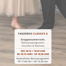 Fröhliches Paar tanzt lächelnd Walzer, Tango, Discofox, Salsa, Bachata, Jive in der Tanzschule Dance Inn Hattingen an der Ruhr unter der persönlichen Leitung von Tanzlehrerin Svenja Fröhlich, geb. Petry.