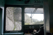 A côté du conducteur du train des Pignes