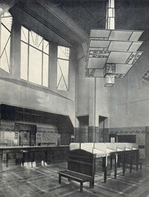 Le hall public de l'Hôtel des Postes, Télégraphes et Téléphone - photo C.M. tirrée du n°46 de la Construction Moderne (Edifices publics)