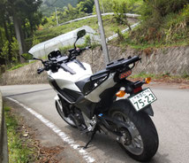 P-01　つづら折りの道を行く
