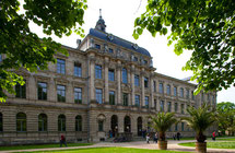 Die Friedrich-Alexander-Universität Erlangen-Nürnberg von außen