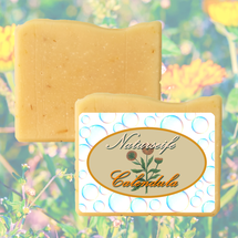 Handgemachte Naturseife mit Calendulablüten und Lemongrasöl