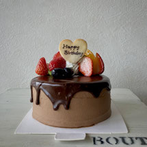 富士宮市のケーキカフェcafe verbのショコラガナッシュのバースデーホールケーキ