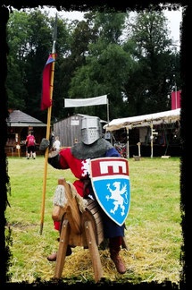 NRW Sicitur Adastra Reenactment, Mittelalter Lager lagern, Heerlager, Kriegsknecht, Ritter, Schlacht, Schwert, Schild, Schaukampf, Kampf