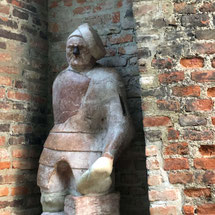 Sagentour Augsburg: steinerner Mann