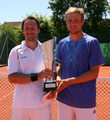 Turniersieger (v.l.) Andre Wiesler und Finalist Daniel Baumann