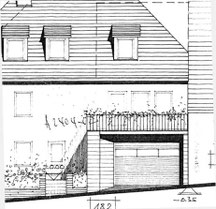 Südfassade mit Balkongeländer