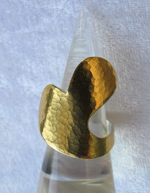Gold-Ring in Herzform