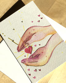 Kunstwerk zur Hochzeit mit zwei Händen die einander zugewand sind. Ziwischen ihnen schwebt ein rosarotes Herz