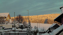 Blick in meinen Garten vom Donnerstag den 13.12.2012 um 09:25 Uhr Naturschneedecke beträgt ca. 30 cm Temperatur -8°C