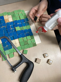 Projektwoche: Holzwürfel Mosaik