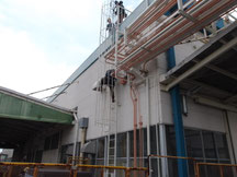 タラップ墜落防止システム：工事中写真