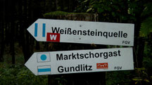 Wanderweg blauer Punkt auf weißen Untergrund Weißenstein - Marktschorgast